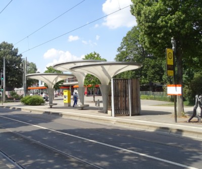 Haltestelle vor dem Zooeingang. (Foto: Zoo Dresden) stop at the zoo entrance